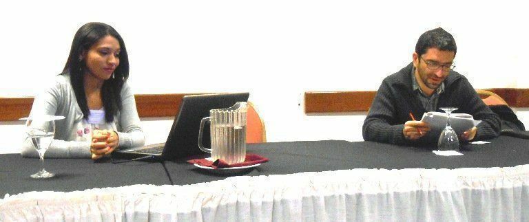 Manoela da Silva Rodrigues apresentando sua pesquisa